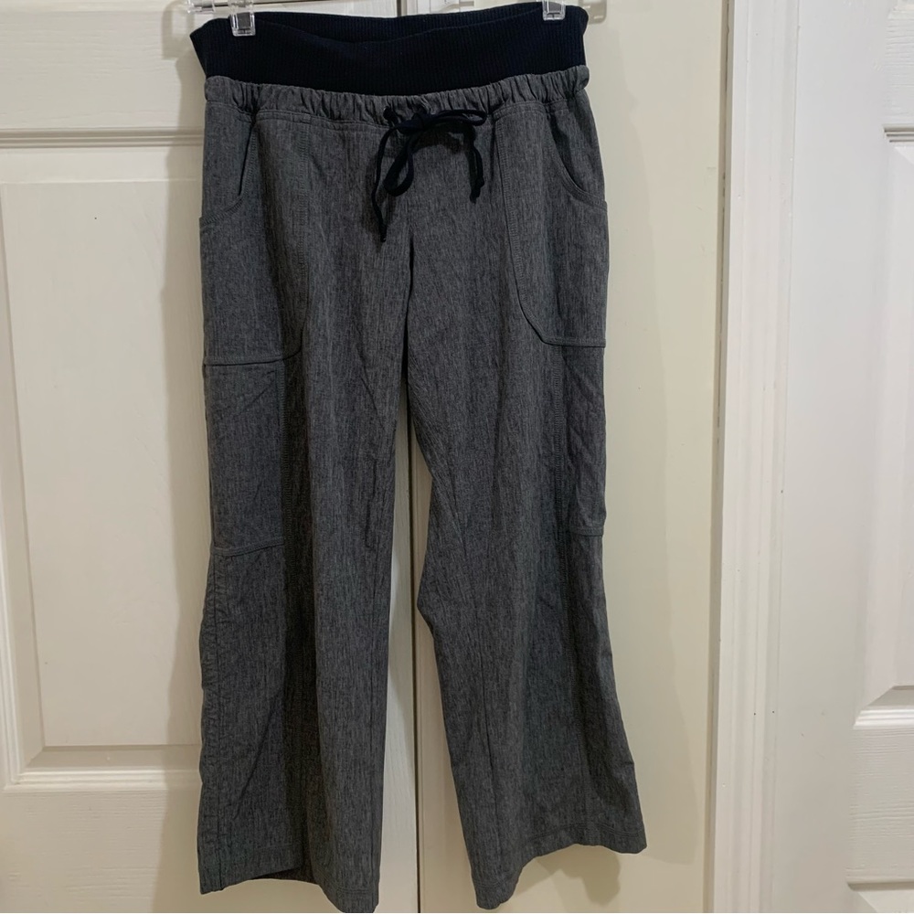 Athleta Grey and Black Cropped Athletic Pants Size 4